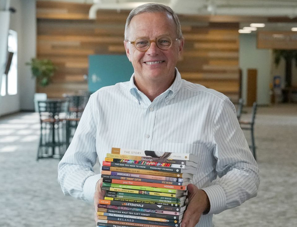 Picture of Randy Frazee holding Bible Study Guides